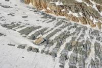 Blocs erratiques à la surface du glacier d'Argentière (Haute-Savoie, France)